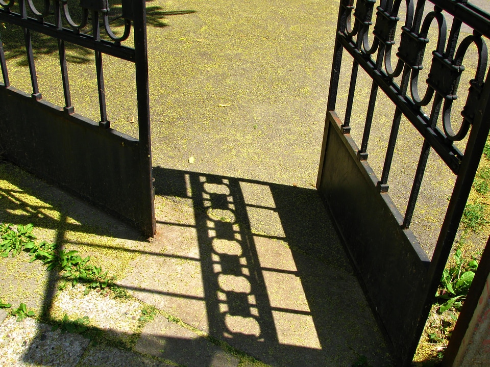 Shadow open entrance