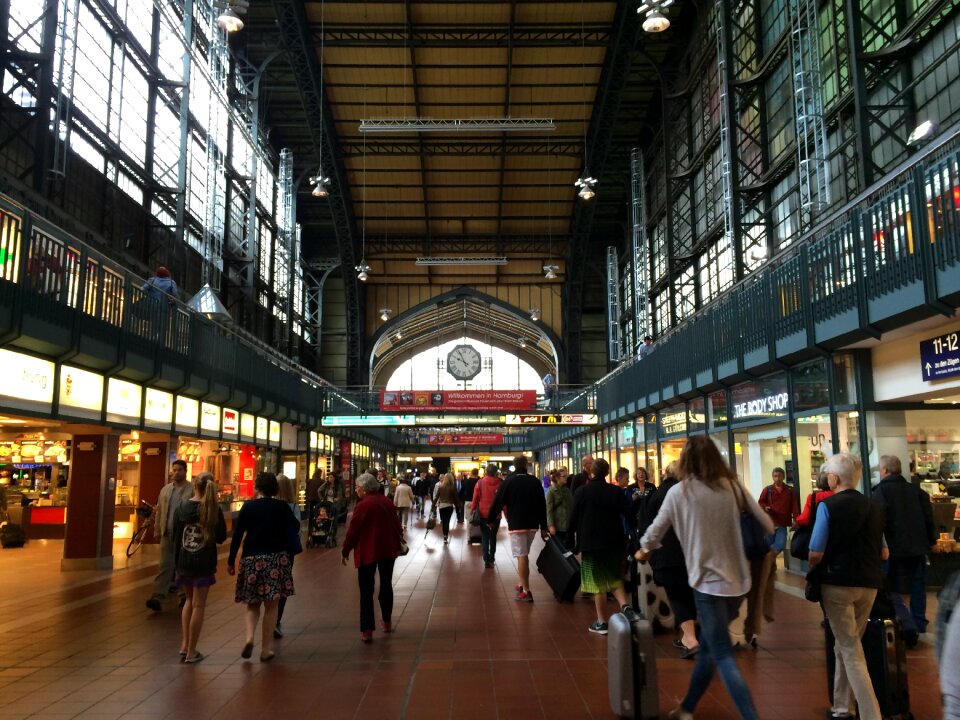 Railway station central station hamburg hall