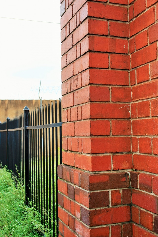 Block brickwork construction