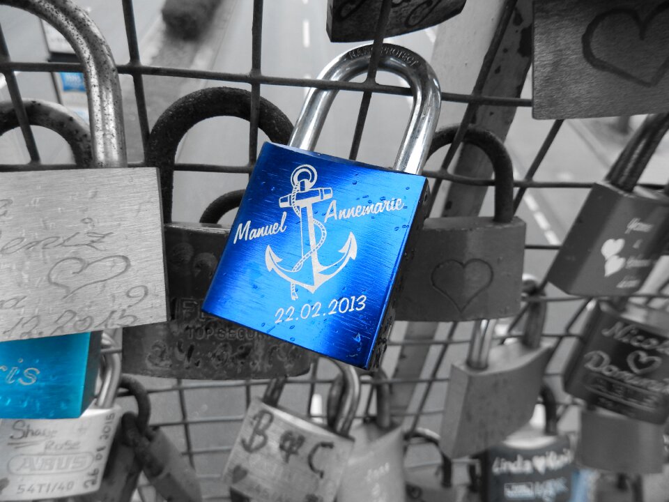 Padlock symbol connectedness