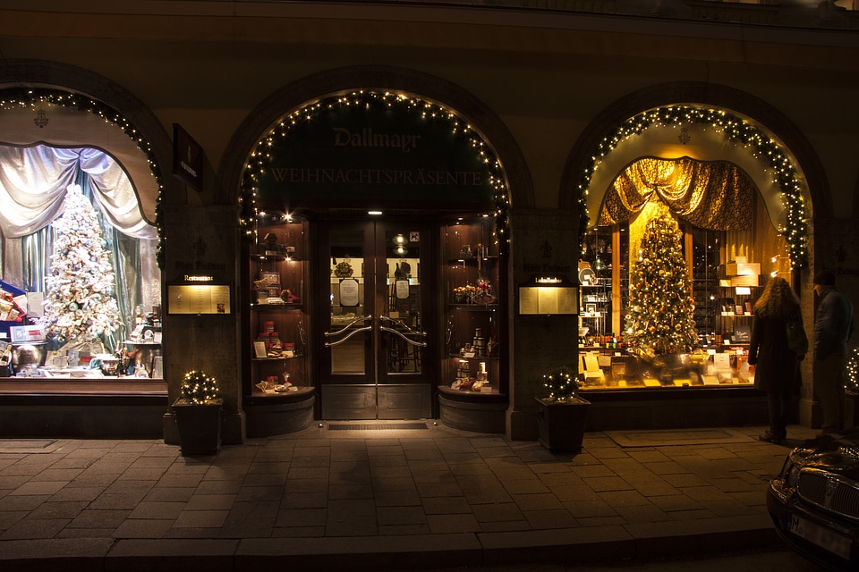 Christmas splendor christmas shopping