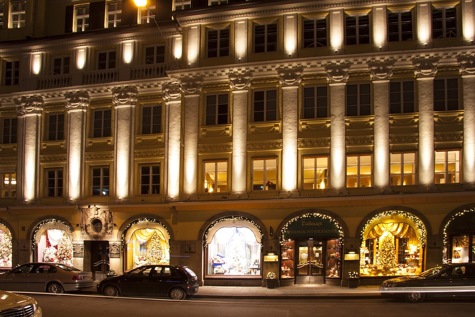 Christmas splendor shopping facade