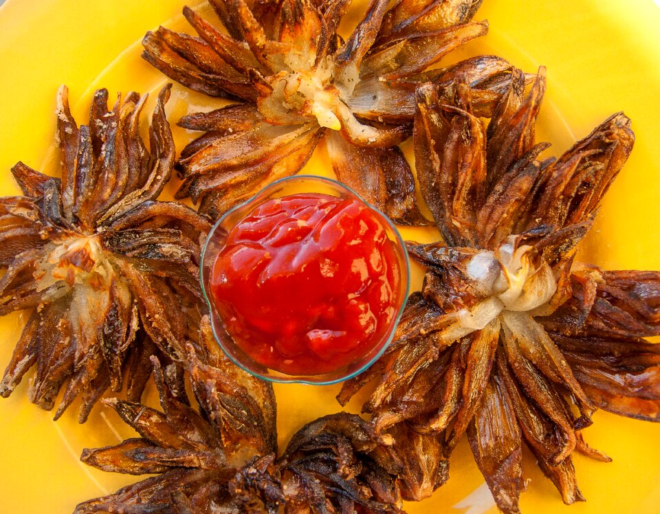 Tomato aperitif fried onions