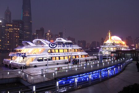Pudong night shiliupu night bund cruise night