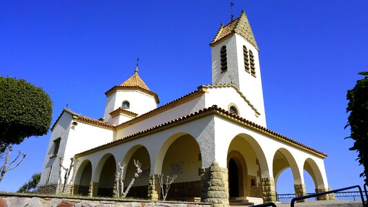 Arcades church architecture