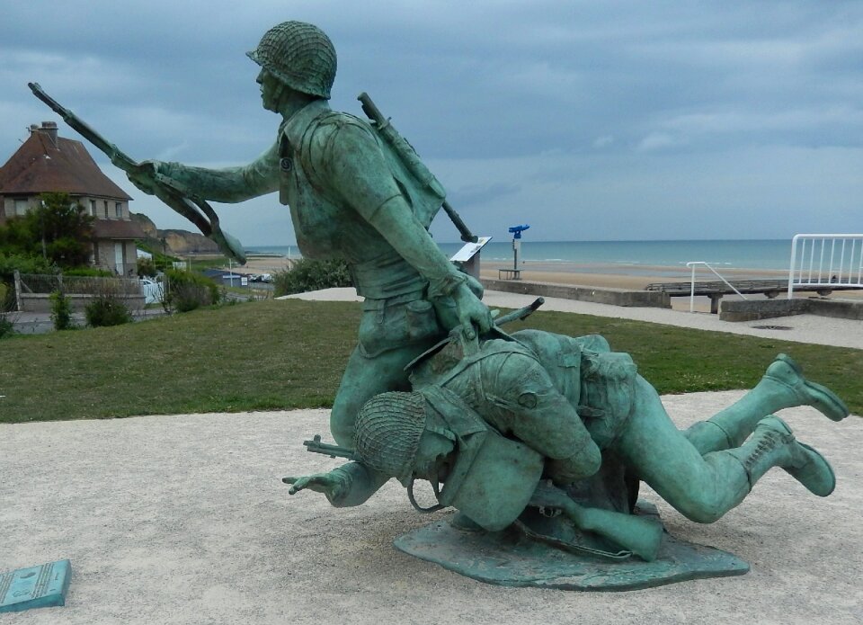 Statue monument sculpture