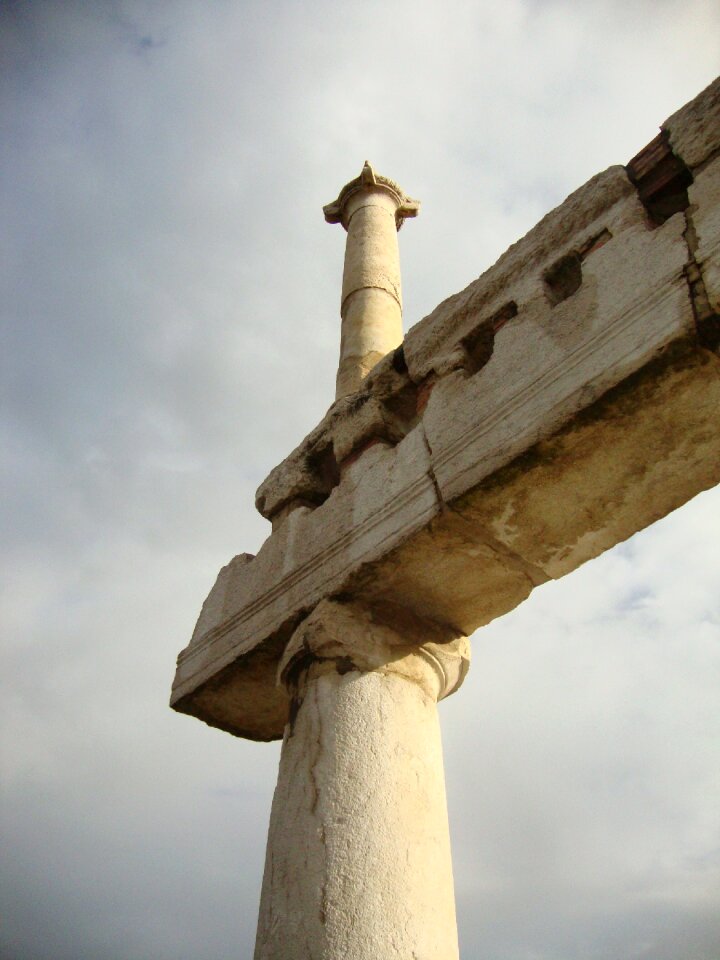 Column classicism tourism