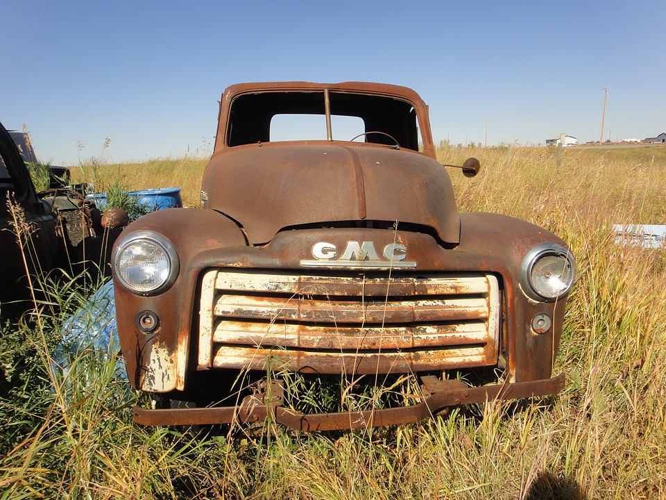 Old truck rusted old