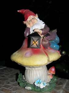Dwarf garden statue