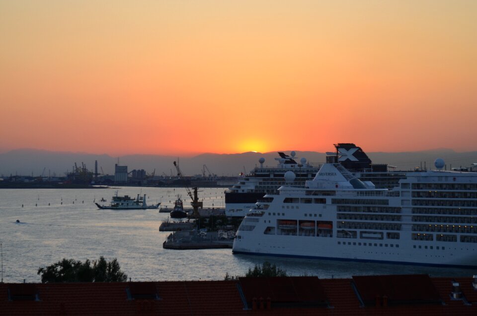 Lagoon sunset tourism
