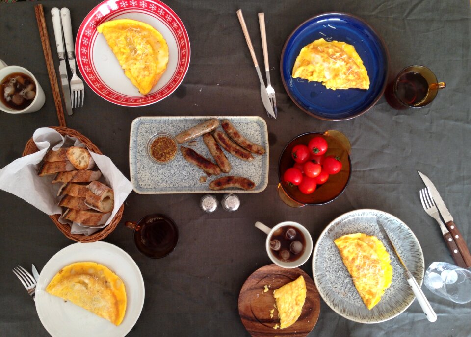 Table setting cooking