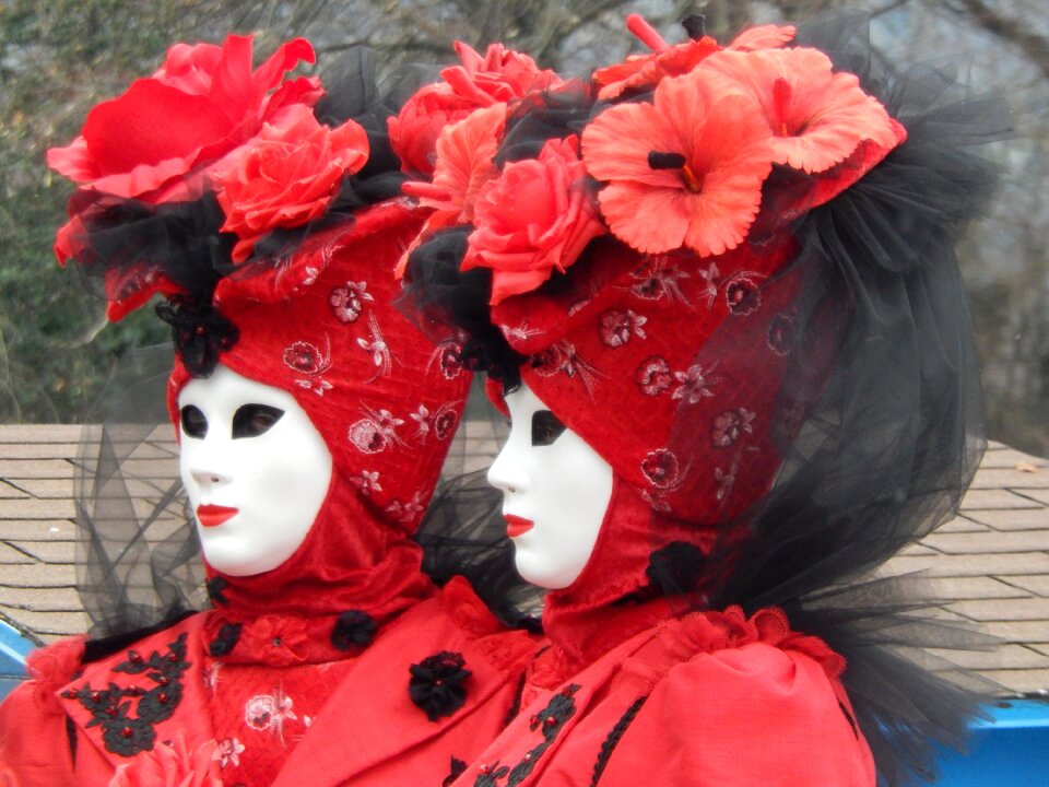 Masks red costume