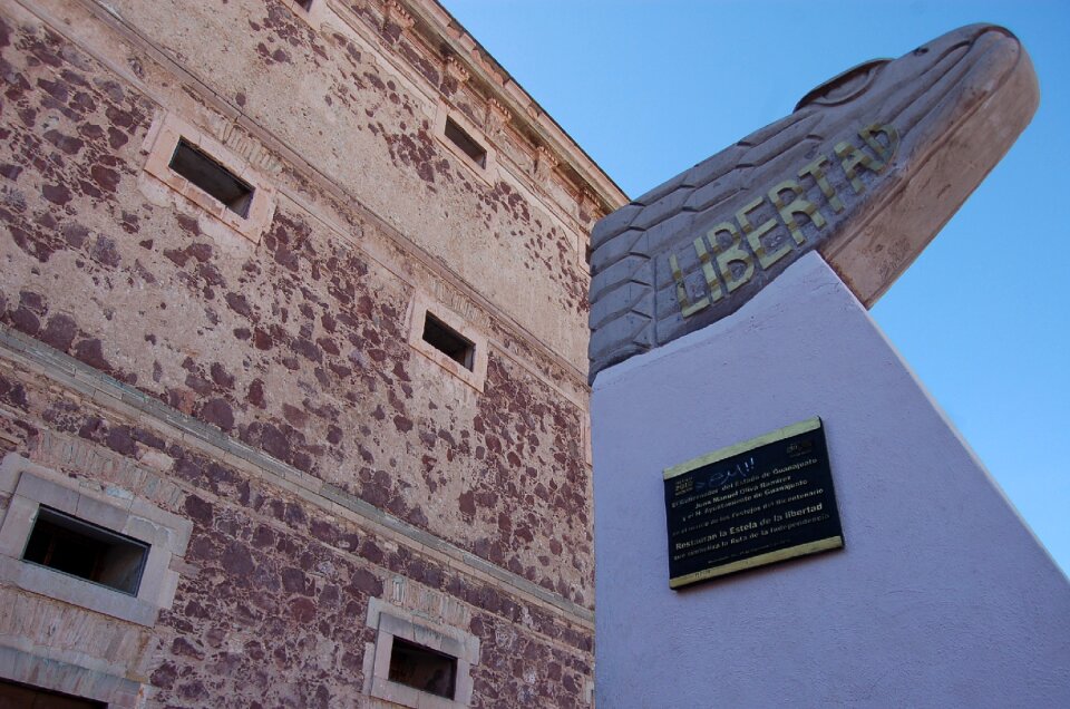 Monument perspective culture