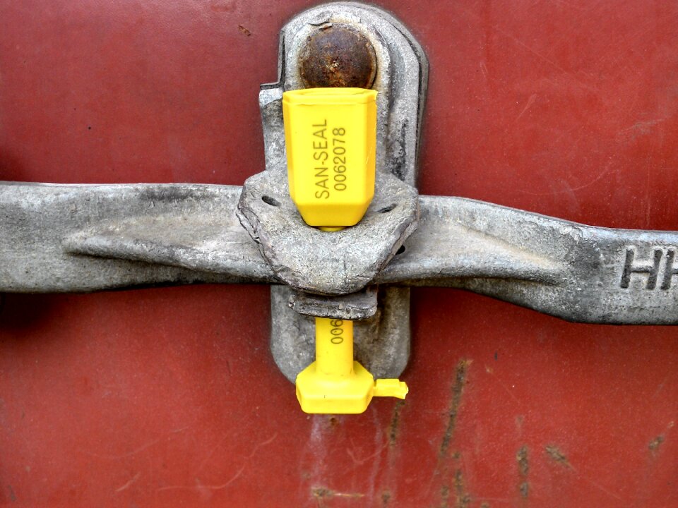 Transport overseas container closed