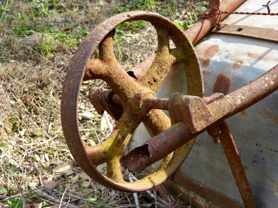 Vintage wheel iron