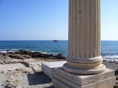 Pillar calm horizon