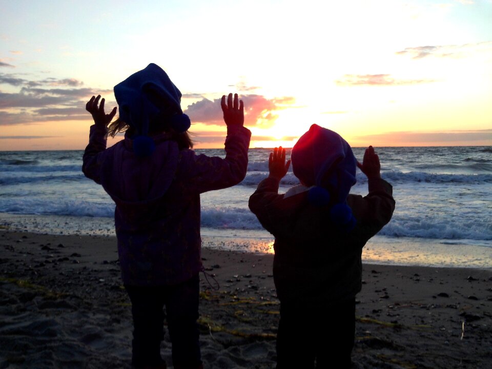 Silhouette hands up sun