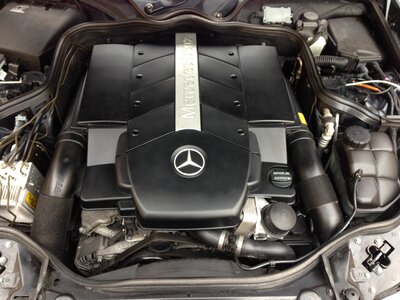 Engine compartment auto daimler