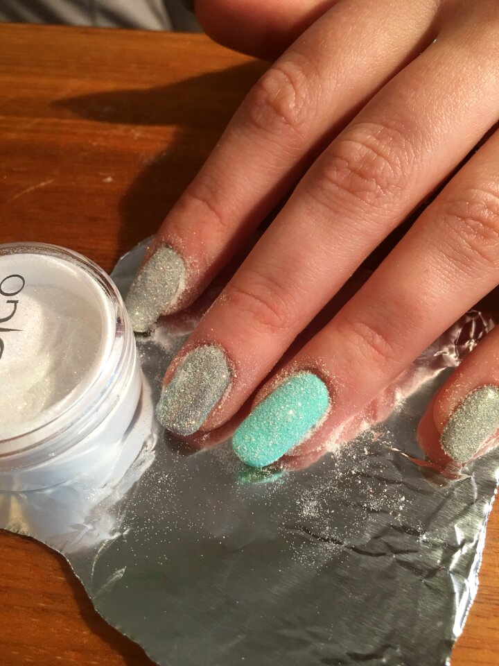 Paint varnish toenail