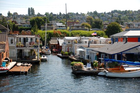 Union architecture houseboat