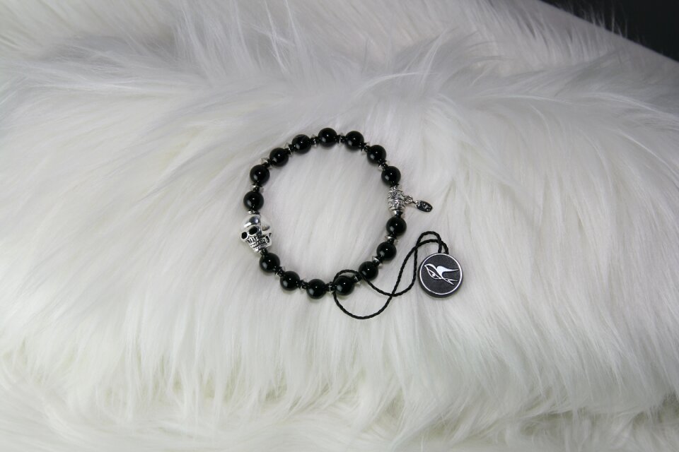 Skull swallow onyx