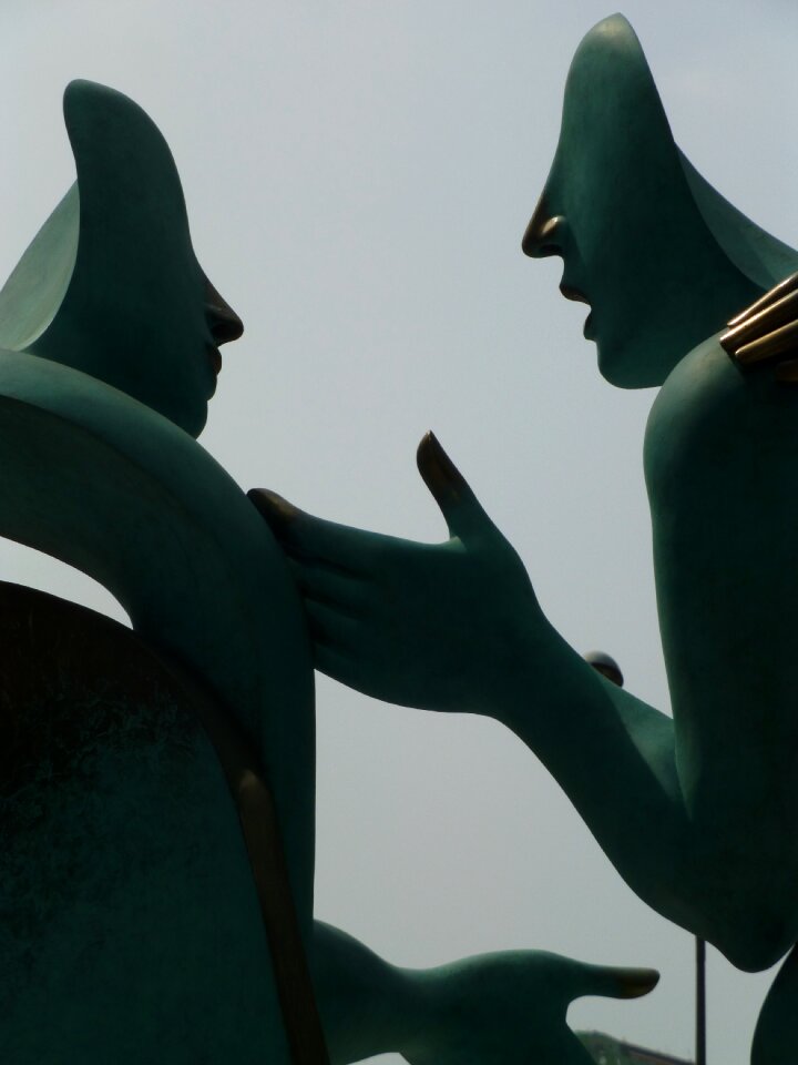 Singapore statue discussion