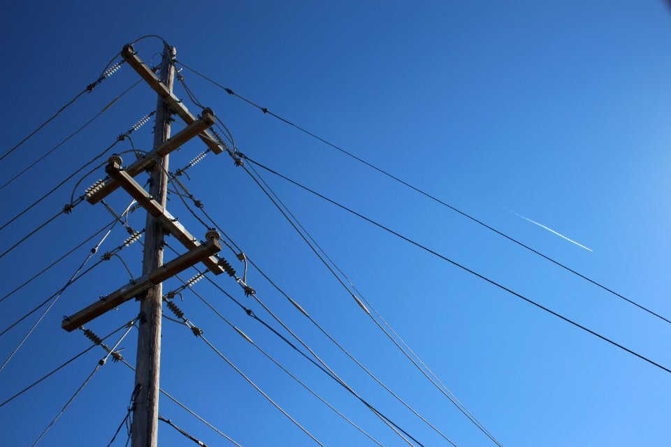 Voltage power lines transmission