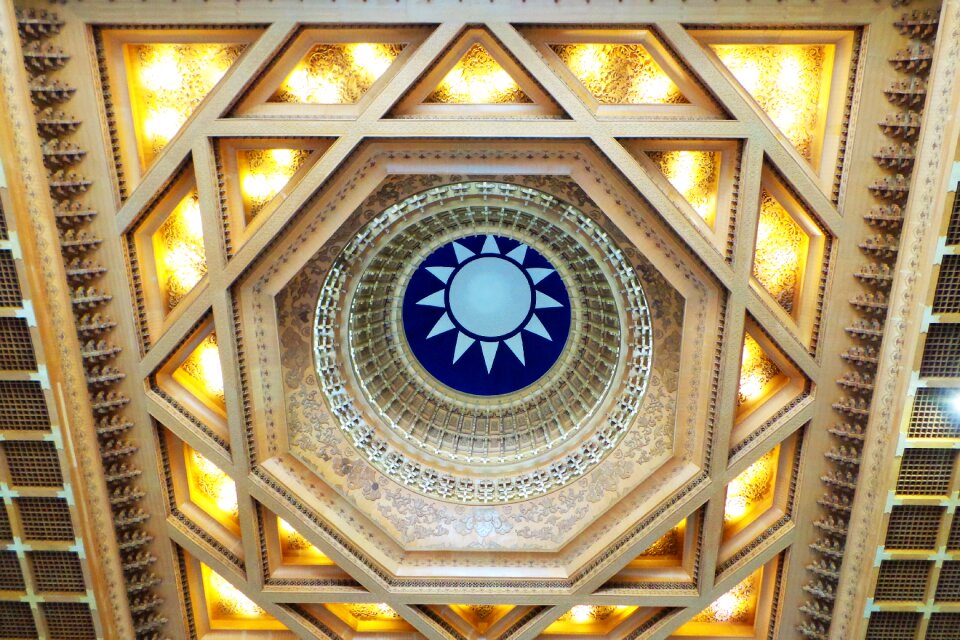 Plate ceiling gold