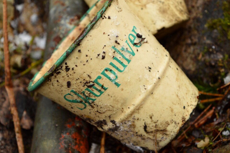 Dirty scouring powder antique