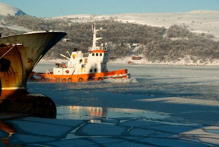 Port icebreaker boats photo