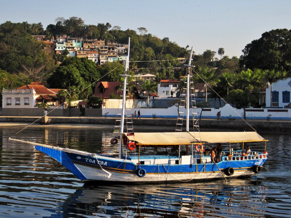 Ship favelas car-free island