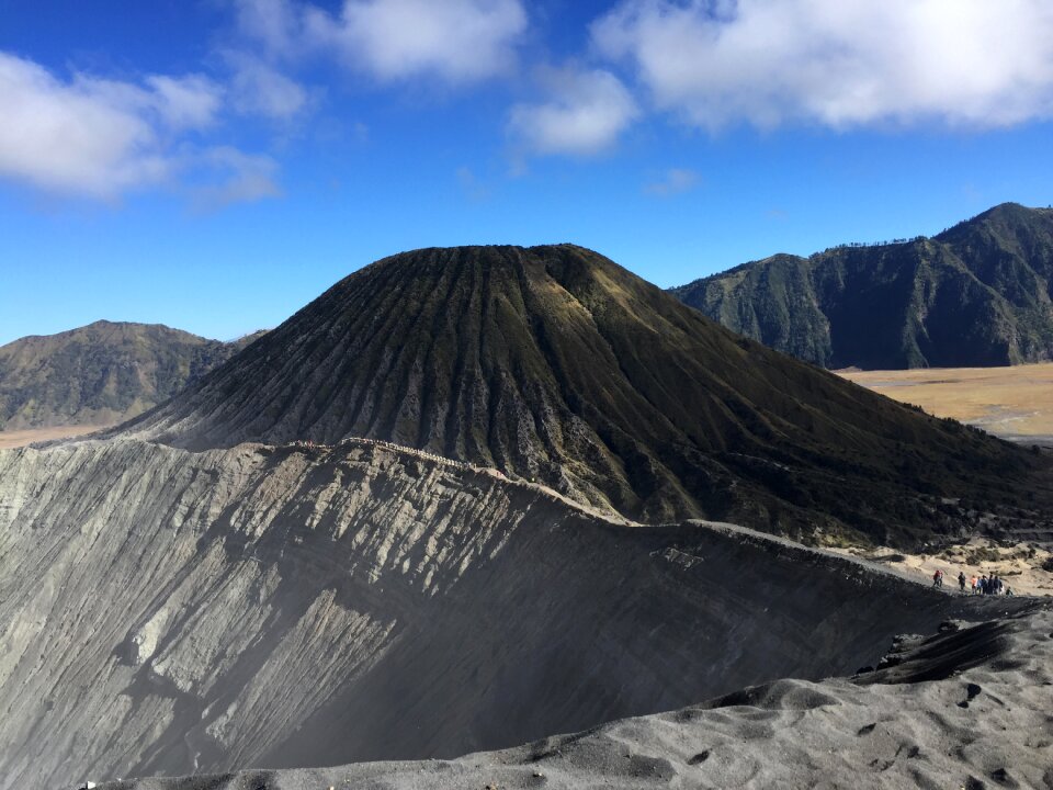 Volcano bromine indonesia