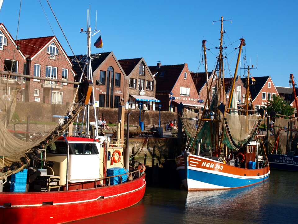 North sea houses boats