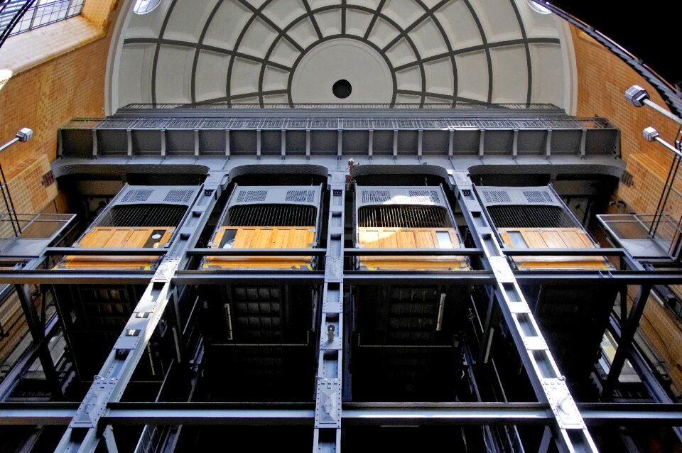 Tower elevator lifts