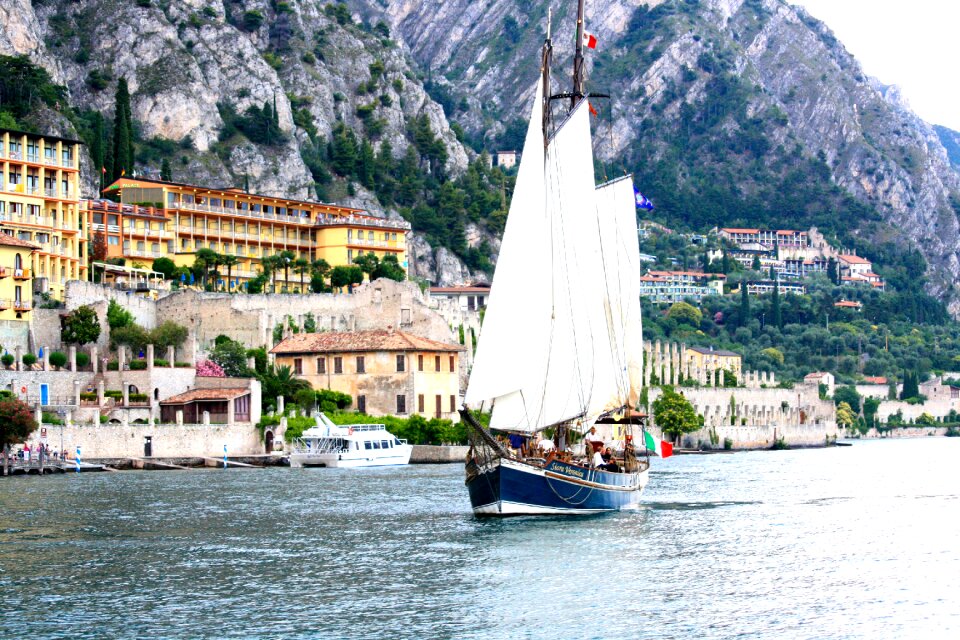 Ship garda italy photo