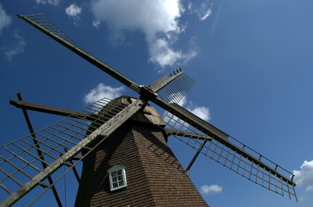 Wing clouds wind