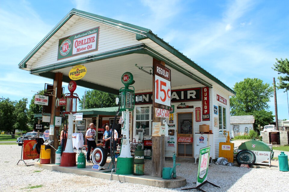 Usa gas station gay parita