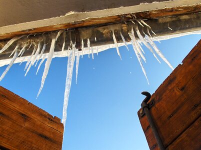 Ice window stalactites