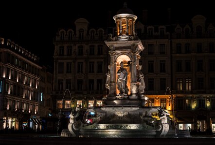 Lights place monuments