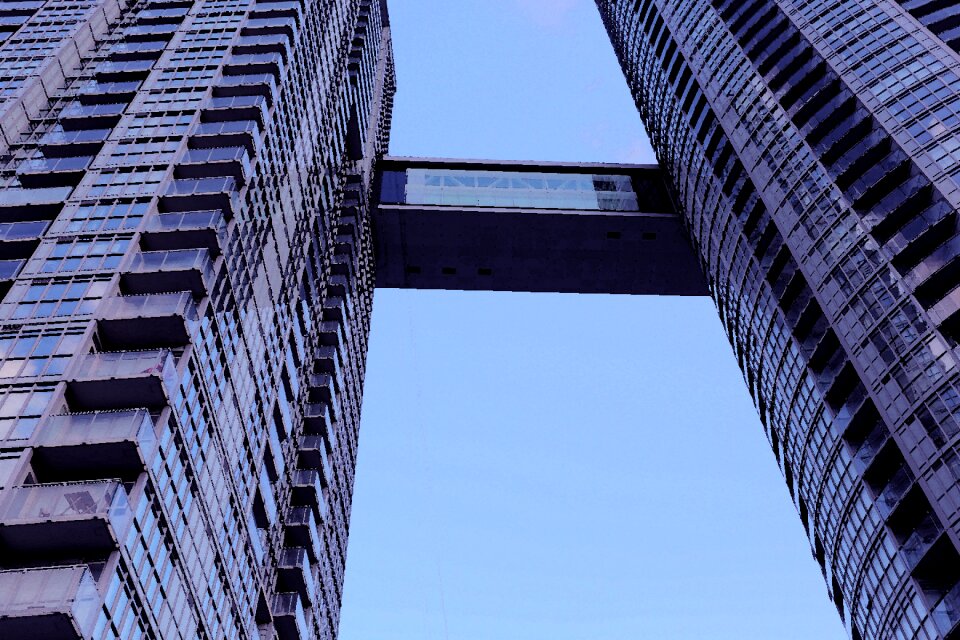 Structure blue
