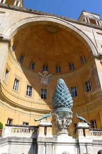 Pine pinecone monument
