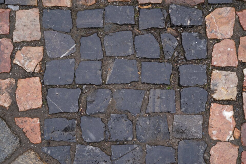 Ground weathered structure
