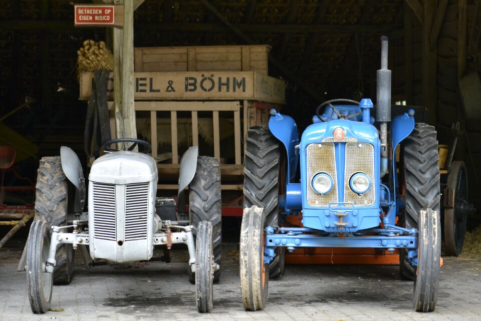 Agricultural vehicle arable farming vehicle