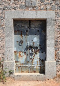 Mallorca port de soller rust metal gate