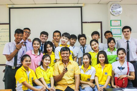 Students tugether learning