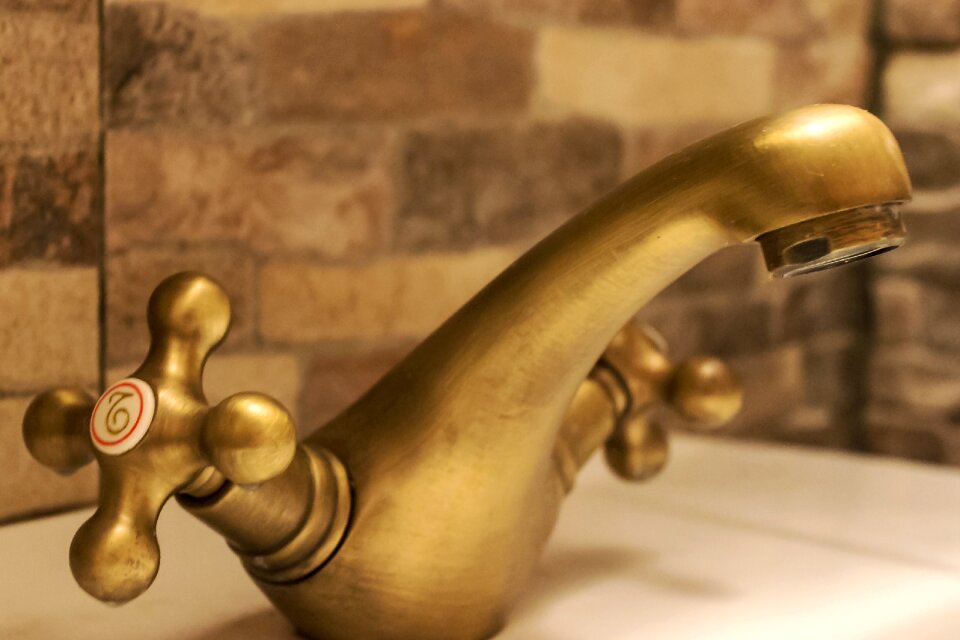 Metallic body care bathroom sink