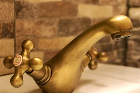 Metallic body care bathroom sink
