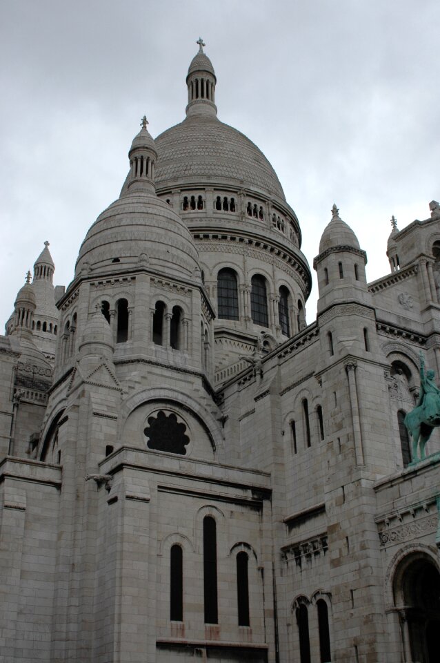 Heart paris monument