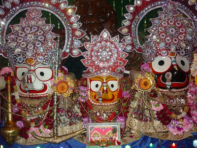 Paramadvaiti tradition tourism