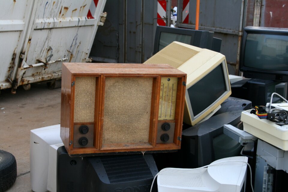 Scrap e waste recycling